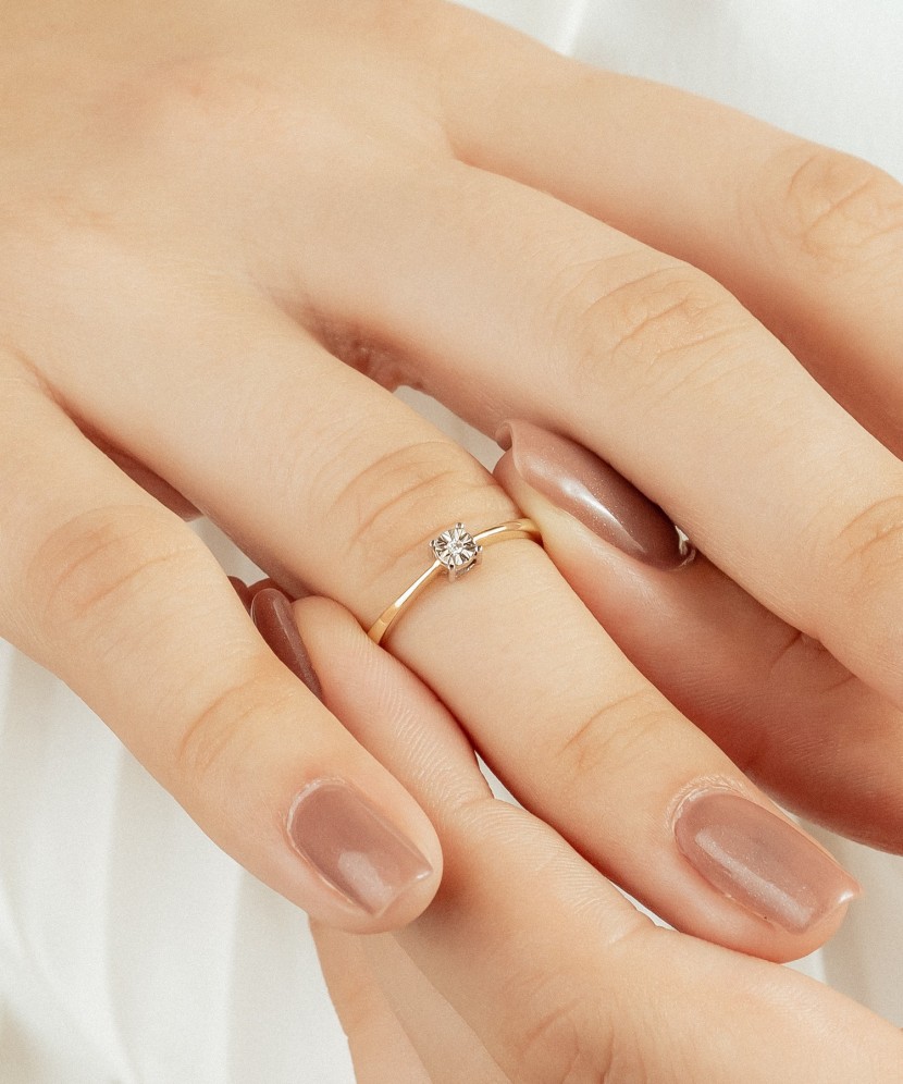 Yellow Gold ring with diamond