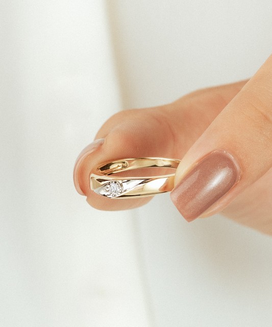Yellow Gold ring with diamond