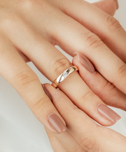 Yellow Gold ring with diamond