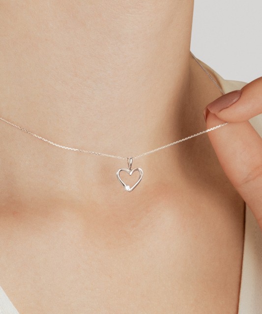 Valkokultainen riipus timanteilla "sydän"