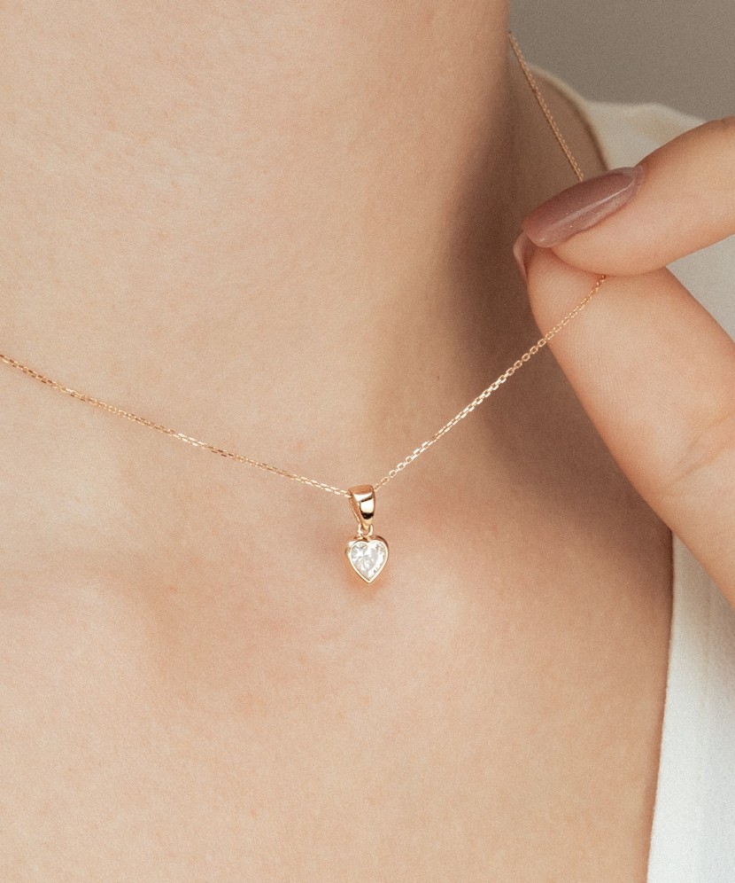 Kultainen riipus zirkonailla "sydän"