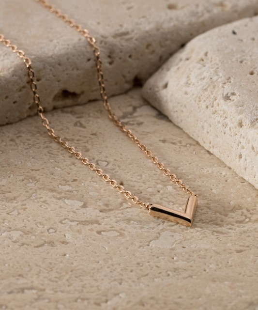 Gold chain with pendant