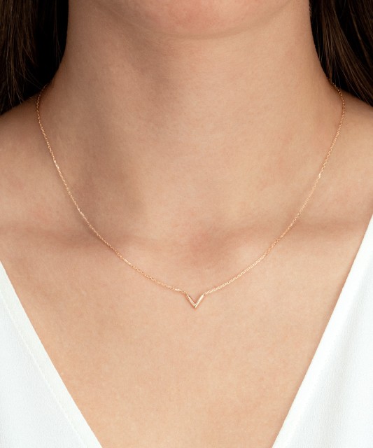 Gold chain with pendant