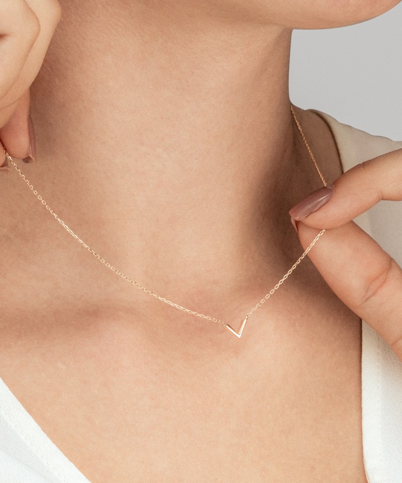 Gold chain with pendant