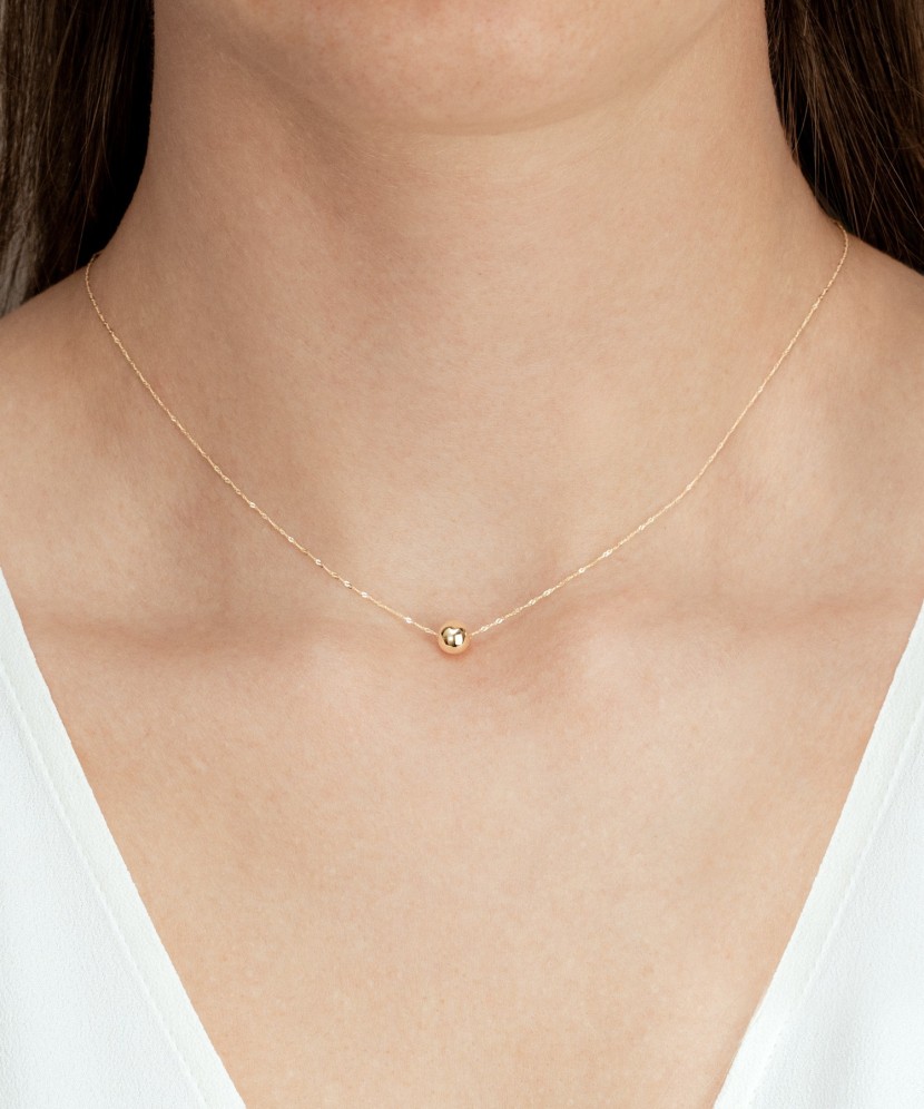 Yellow gold chain with pendant
