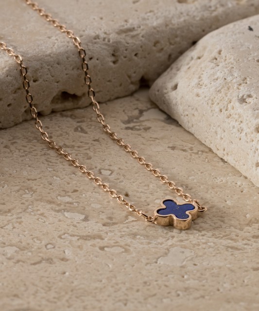 Gold chain with pendant