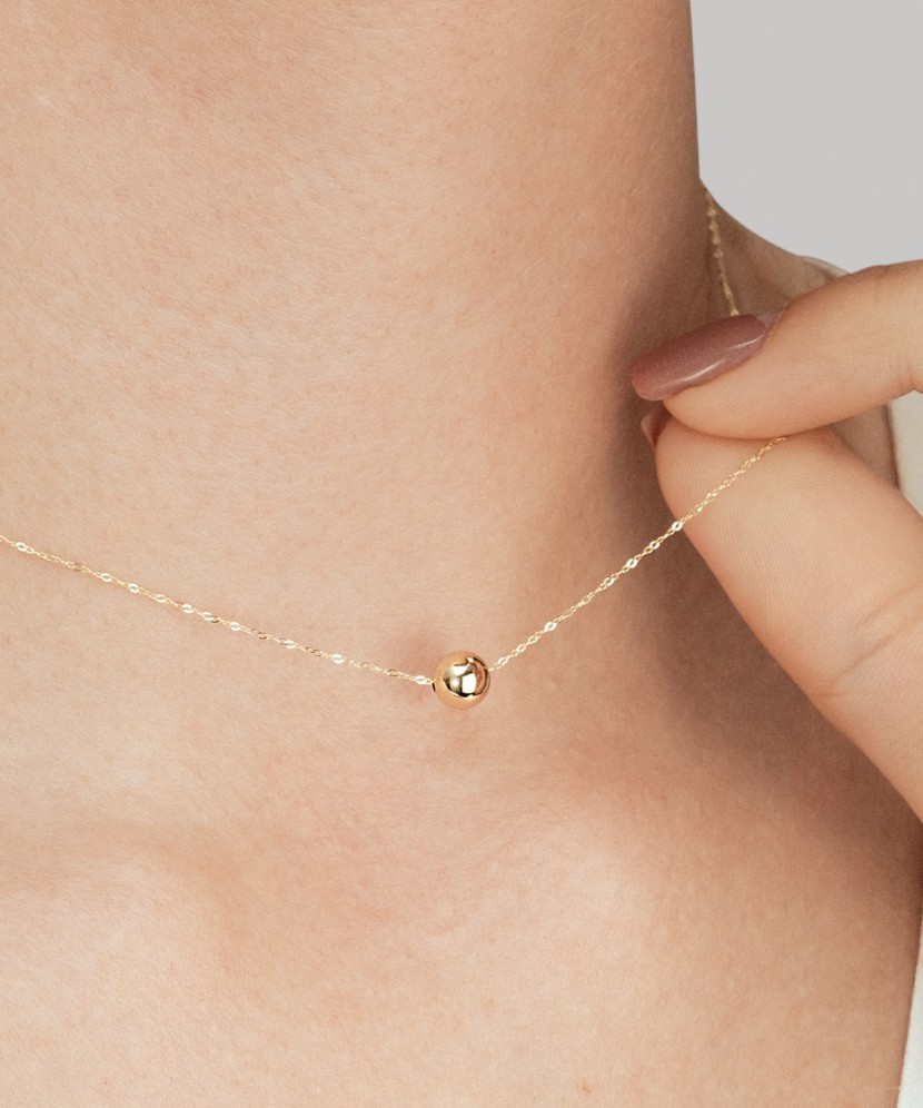 Yellow gold chain with pendant