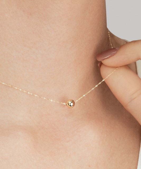 Yellow gold chain with pendant