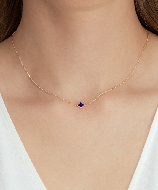 Gold chain with pendant