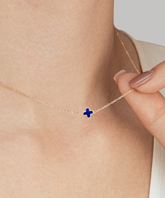 Gold chain with pendant