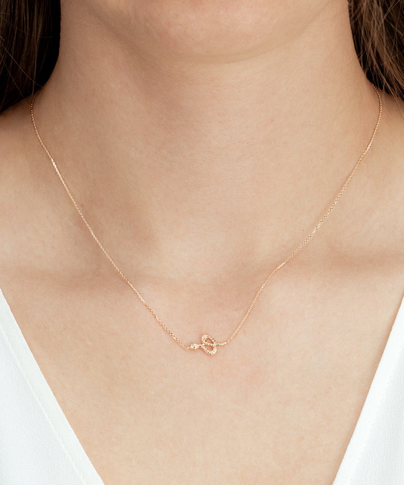 Gold chain with pendant