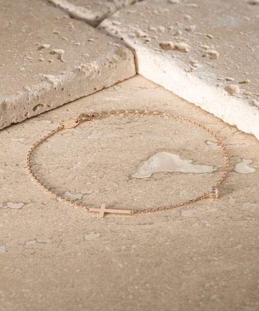 Gold bracelet with zirconium