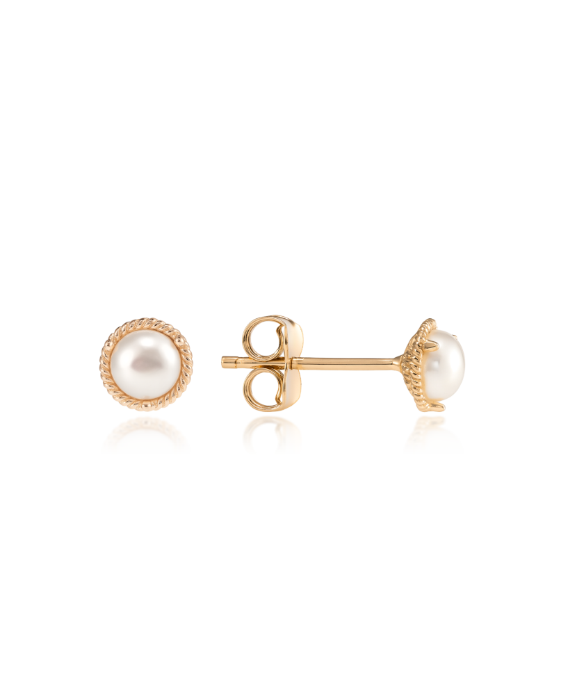 Gold earrings with pearls