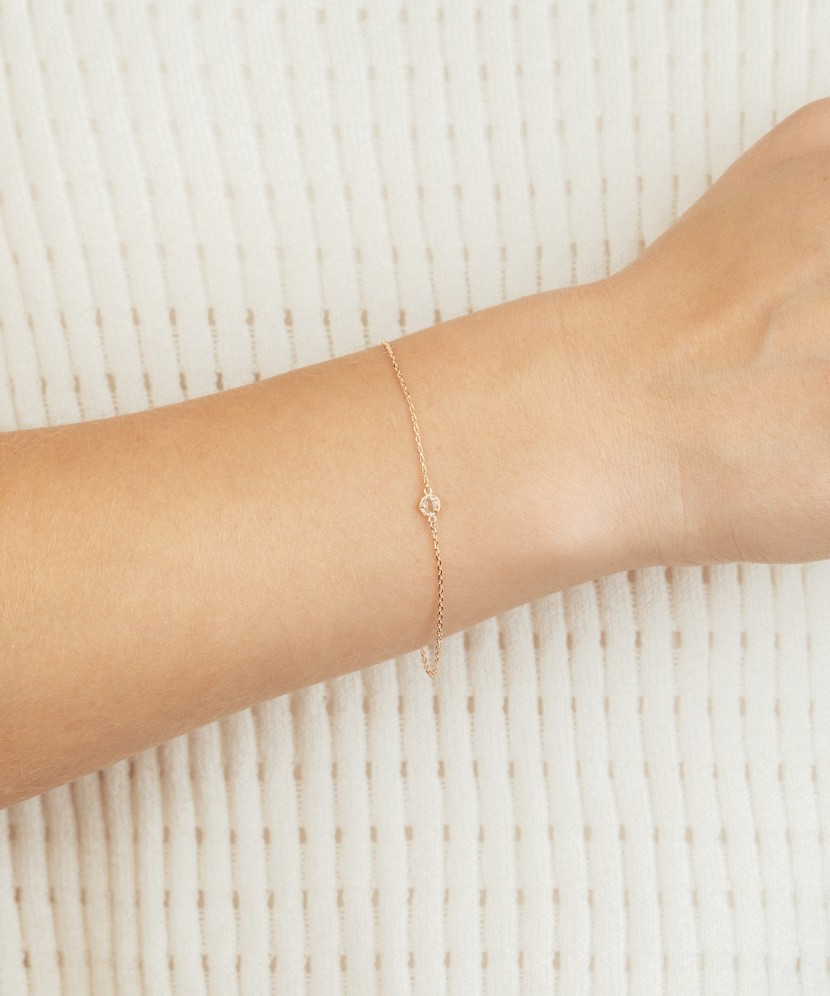 Gold bracelet with zirconium