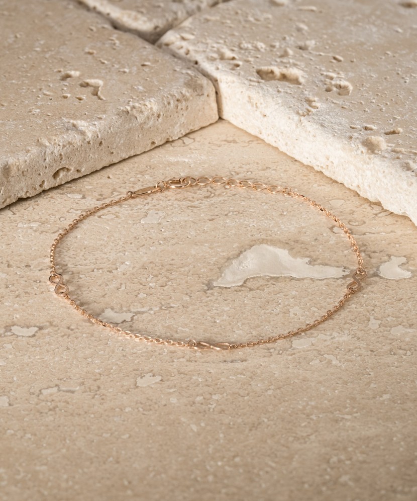 Kultainen rannekoru "ääretön"