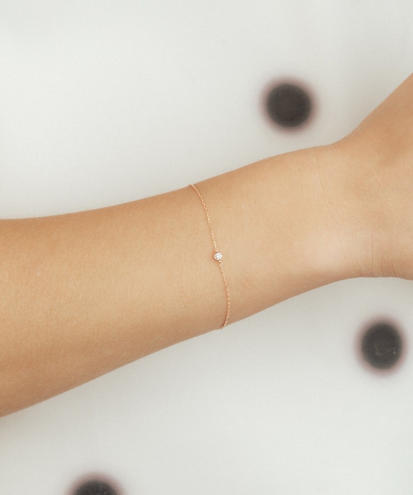 Gold bracelet with diamonds