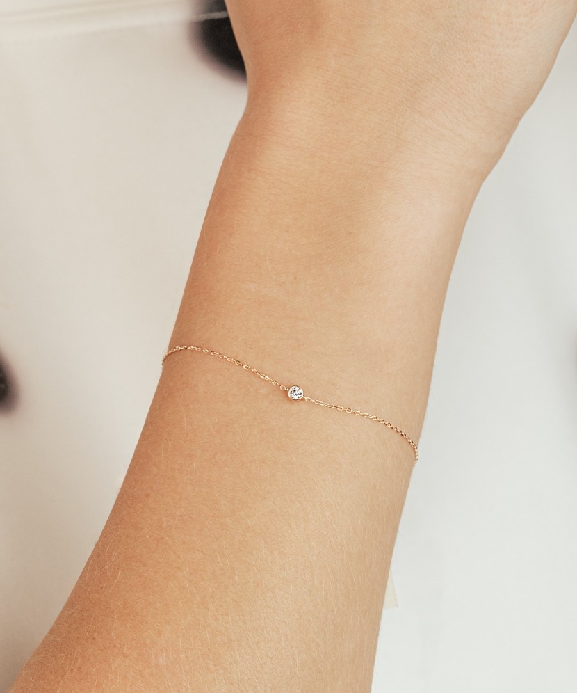 Gold bracelet with diamonds