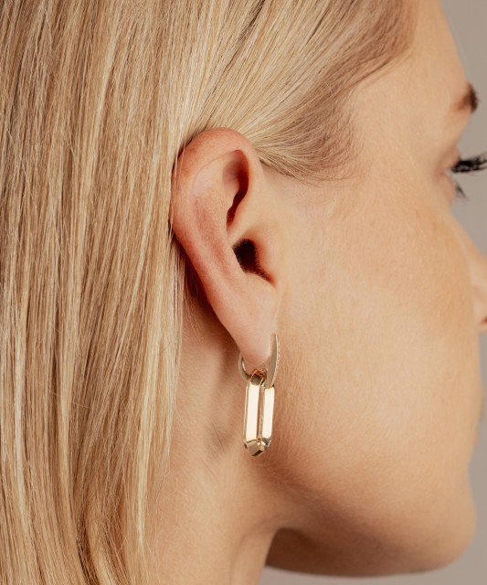 Gold earrings with zircons