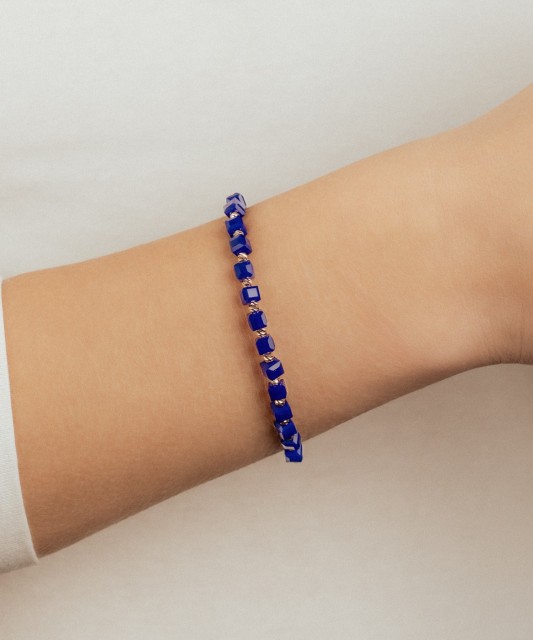 Blue stringbracelet with gold and onyxes