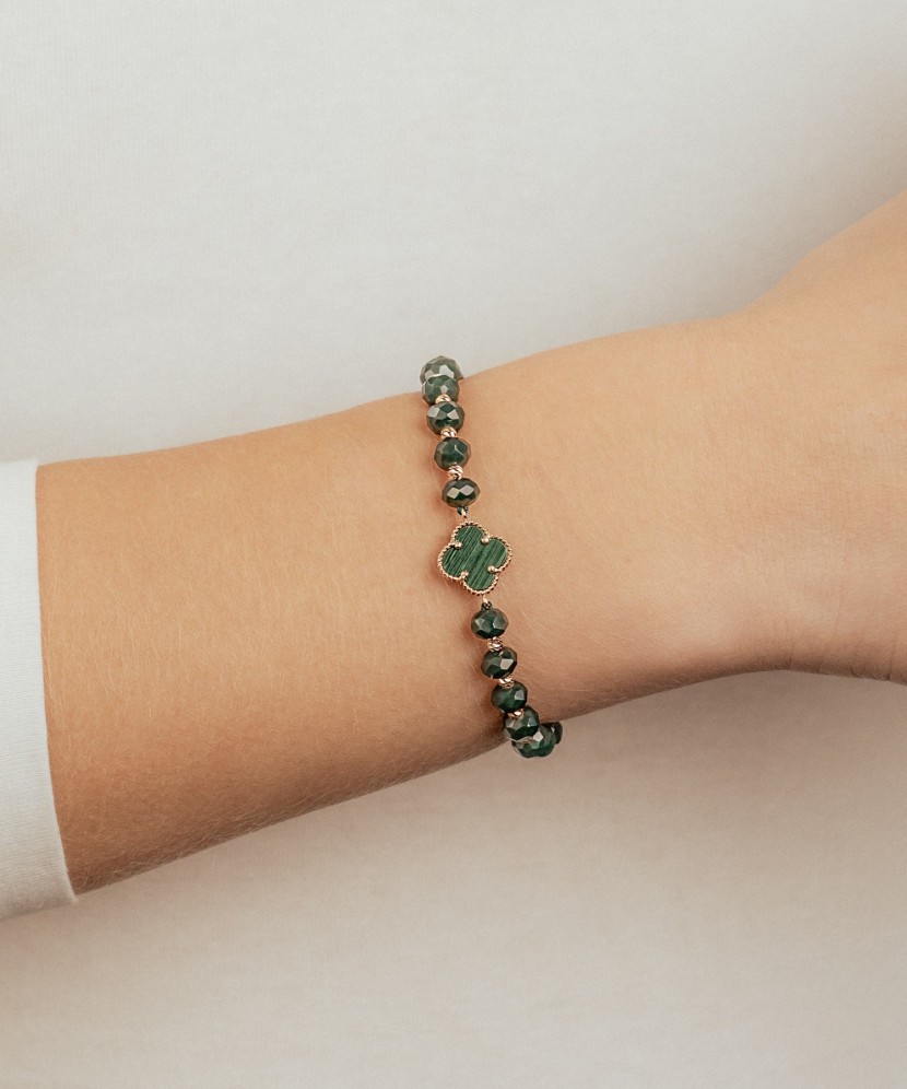 Green string bracelet with gold and onyxes