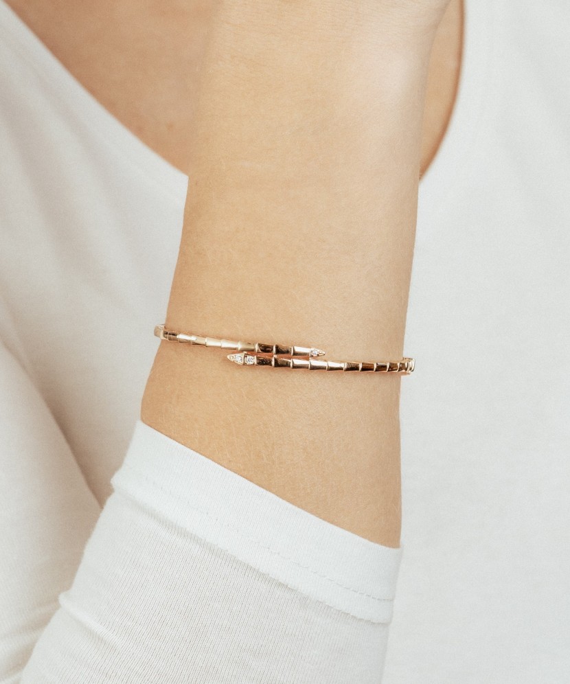 Gold bracelet with zircons