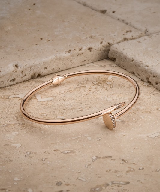 Gold bracelet with zircons