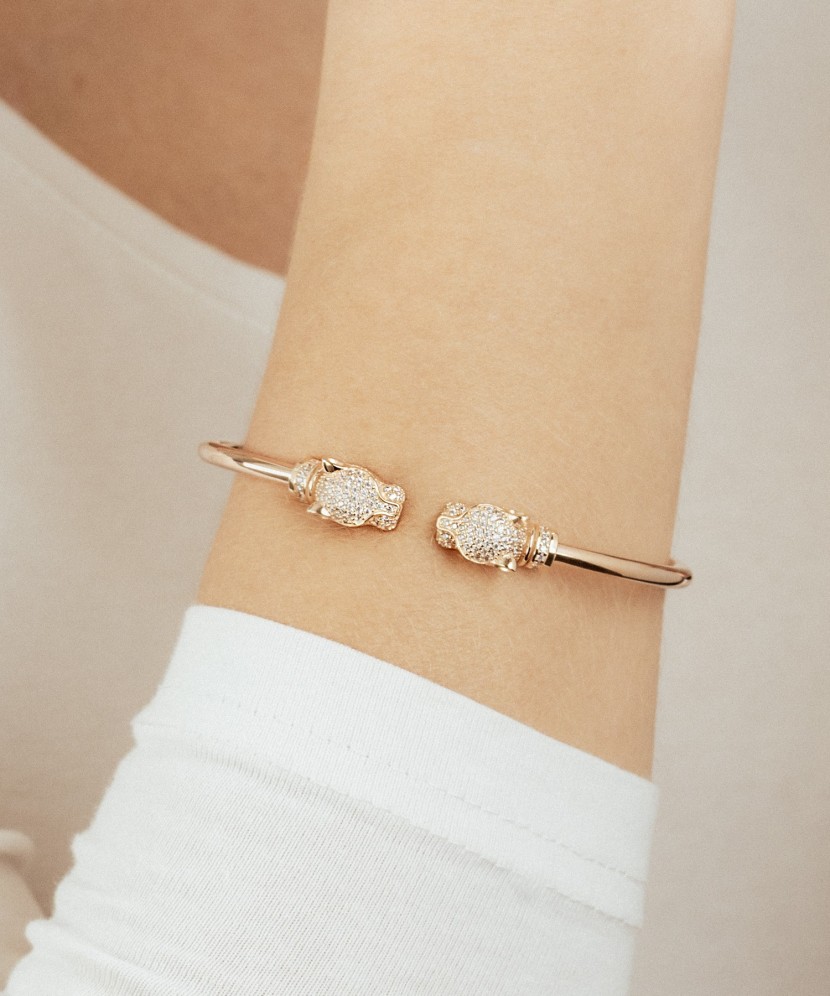 Gold bracelet with zircons