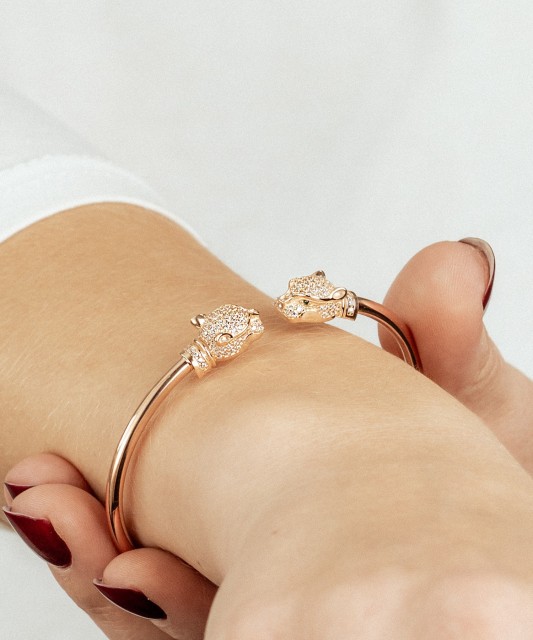 Gold bracelet with zircons