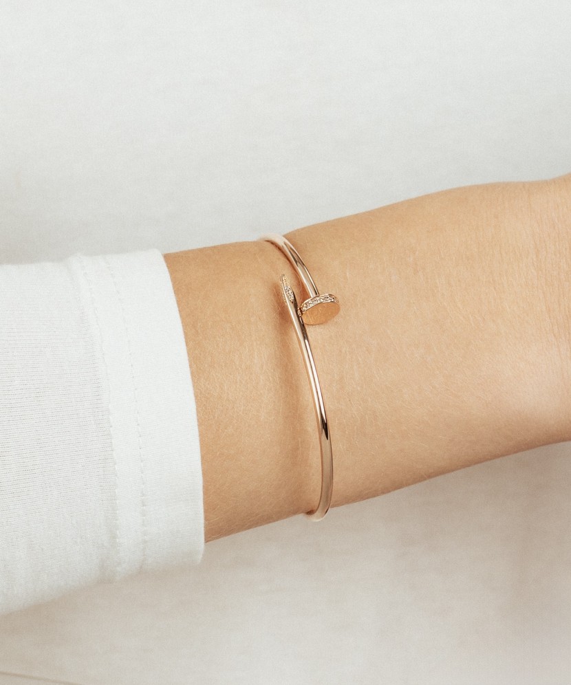 Gold bracelet with zircons