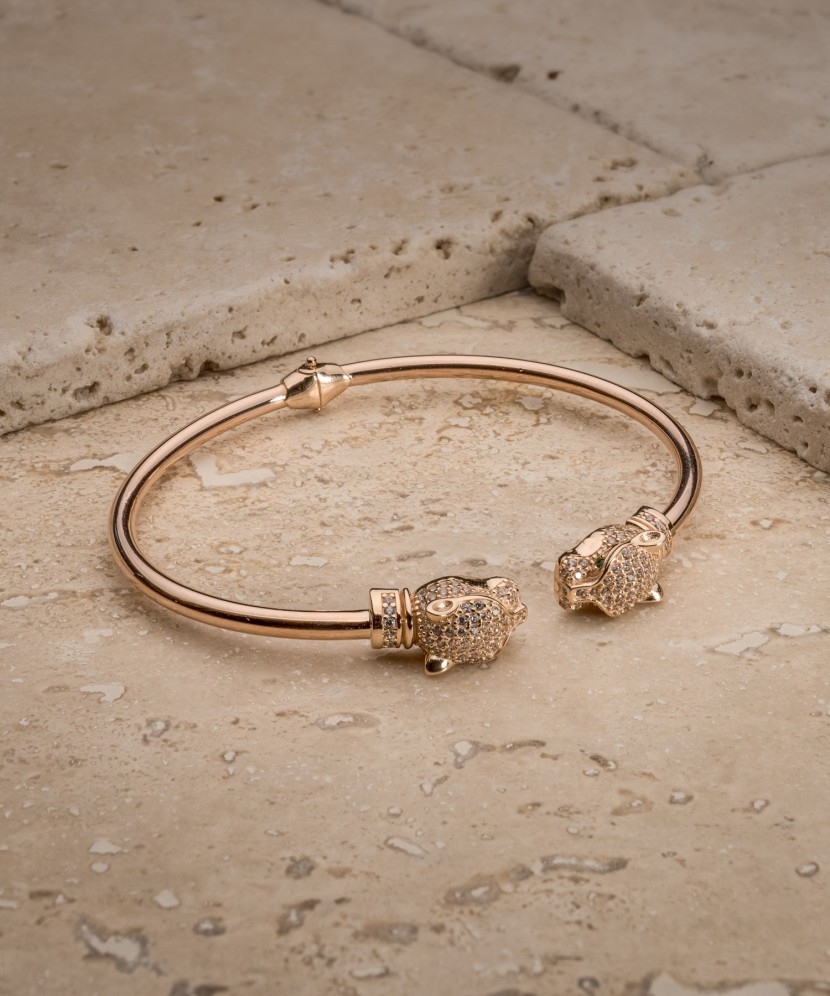 Kultainen rannekoru zirkoneilla