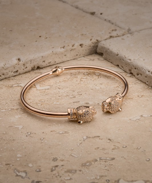 Kultainen rannekoru zirkoneilla