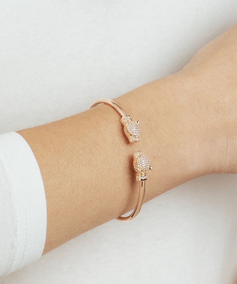 Kultainen rannekoru zirkoneilla