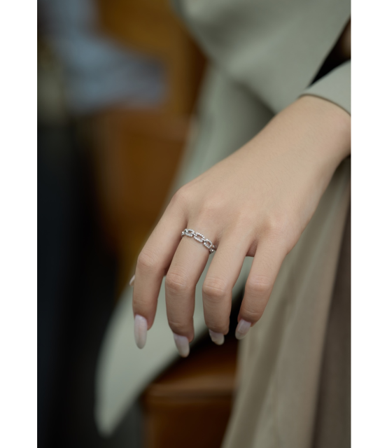 Hopeasormus zirkoneilla