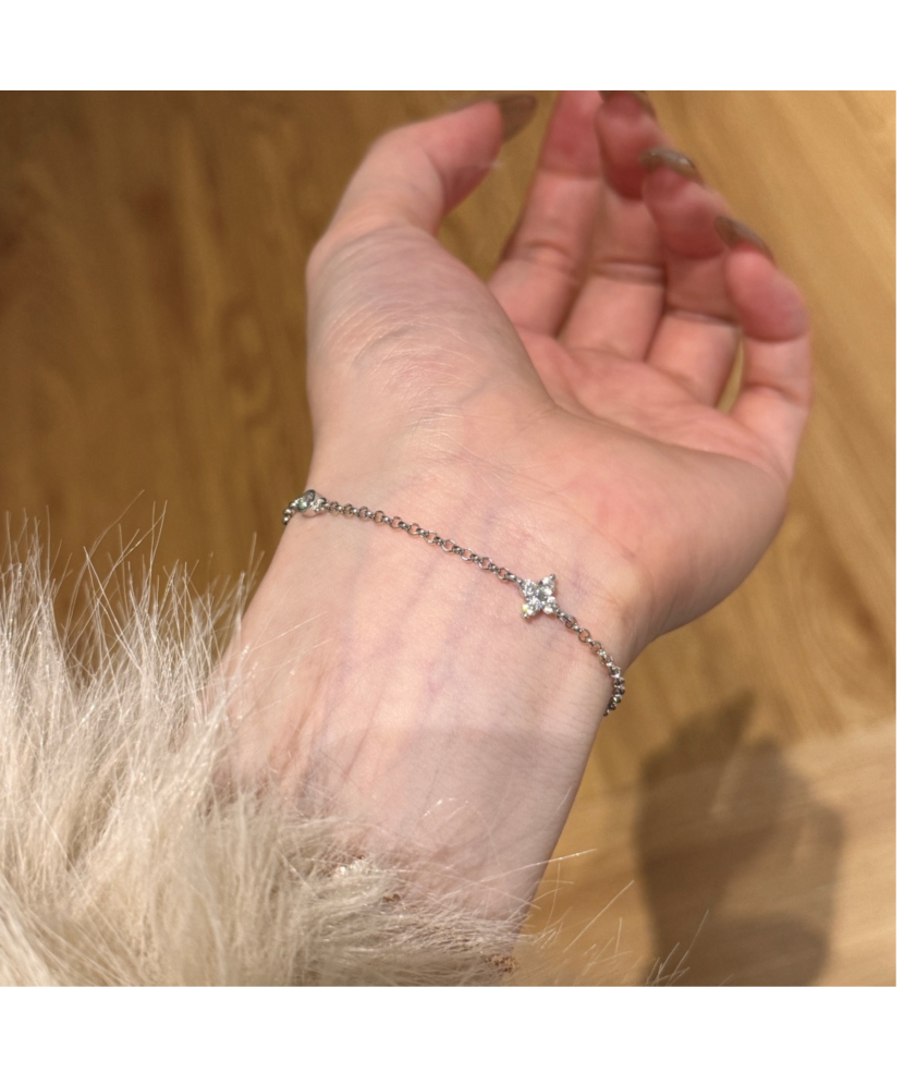 Hopeinen rannekoru zirkoneilla