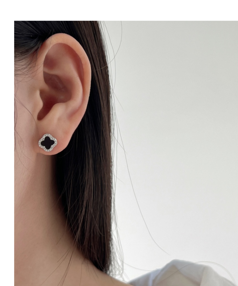 Silver earrings with onyx and zircons