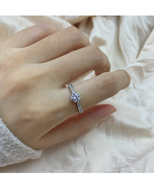 Hopeasormus zirkoneilla