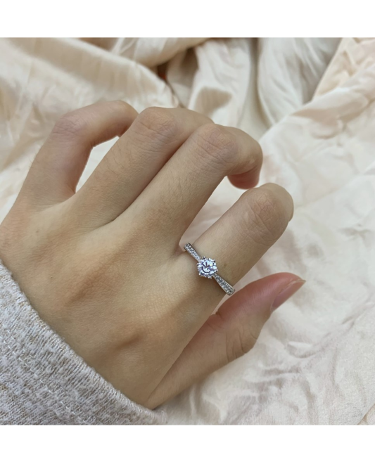 Hopeasormus zirkoneilla