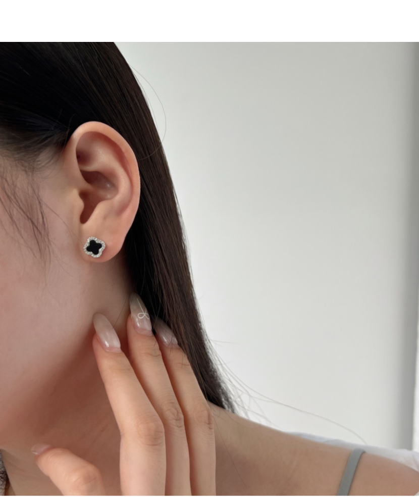Silver earrings with onyx and zircons