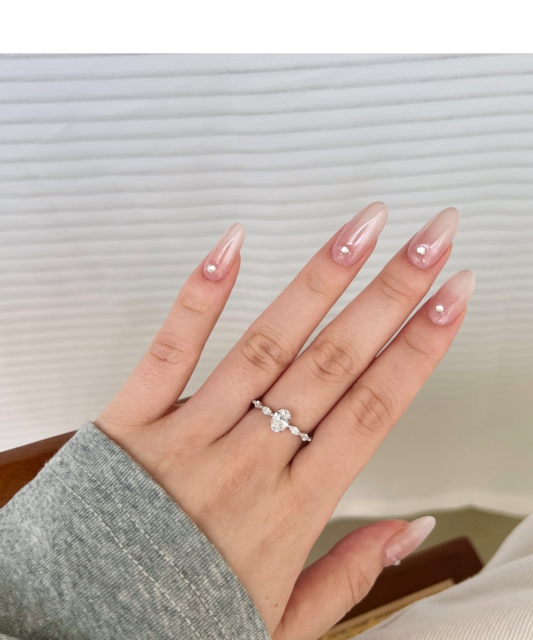 Hopeasormus zirkoneilla