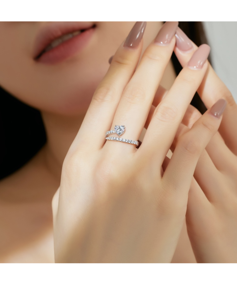 Sterling silver ring with zircons