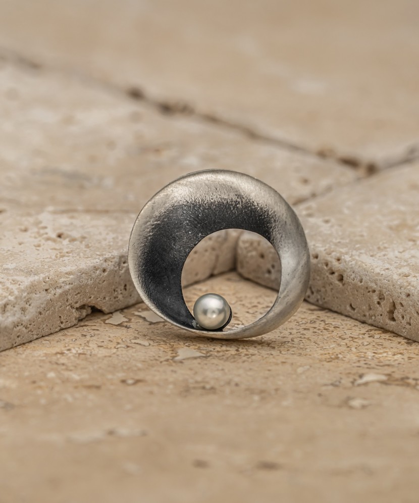 Sterling silver  brooch with pearl