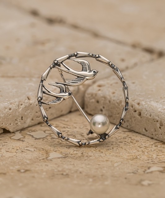 Sterling silver  brooch with pearl