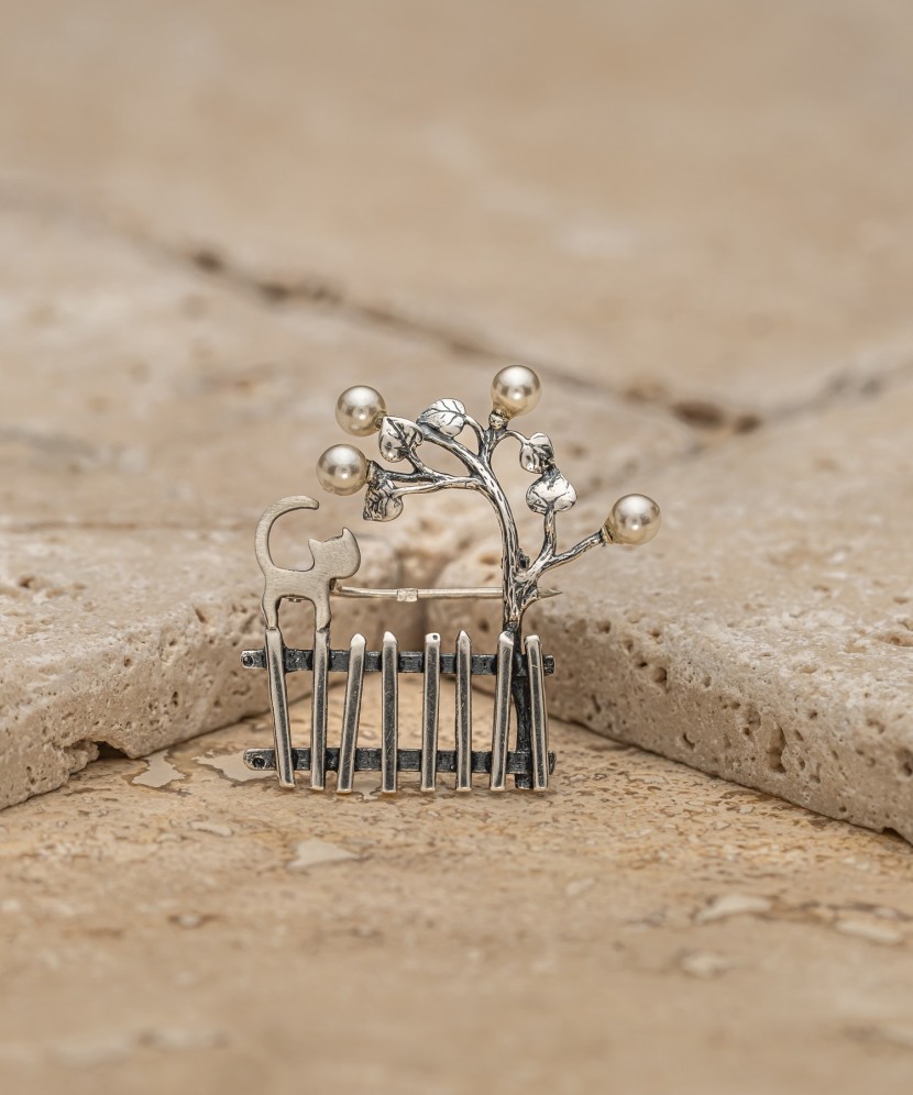 Sterling silver  brooch with pearl