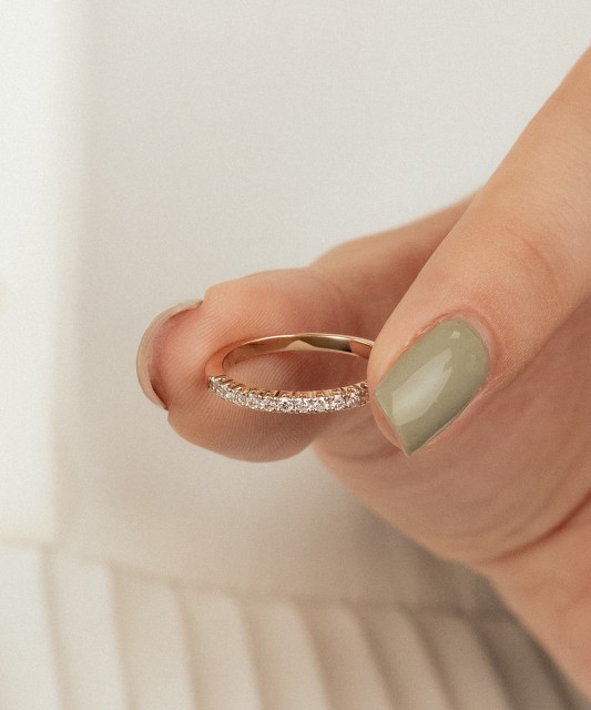 Gold ring with diamonds