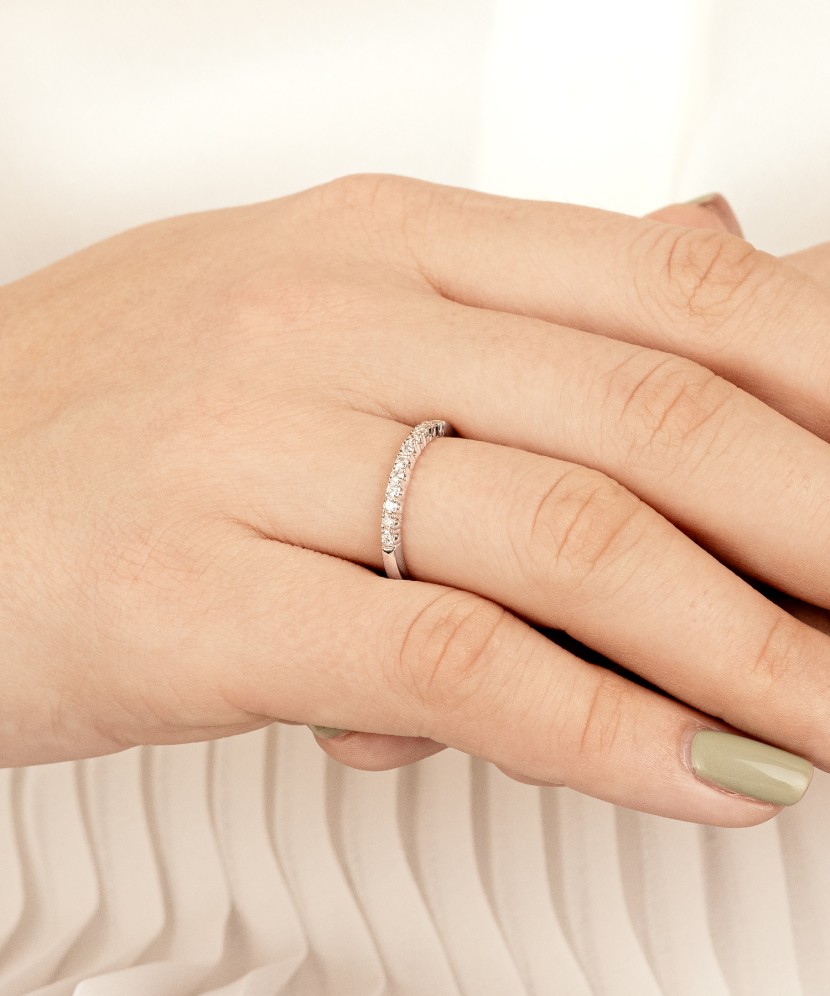 White gold ring with diamonds (0.22ct)