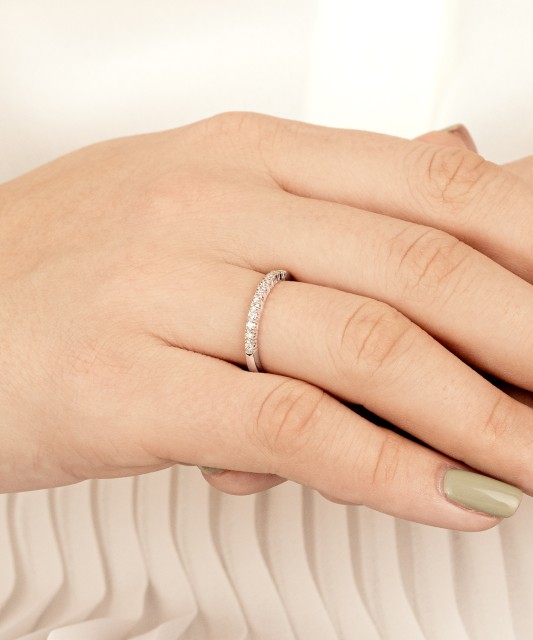 White gold ring with diamonds (0.22ct)