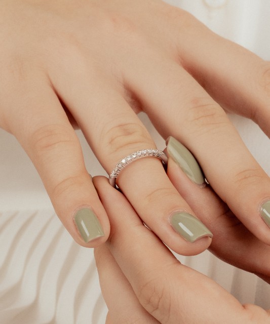 White gold ring with diamonds (0.22ct)