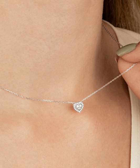 White gold chain with diamond pendant "heart"