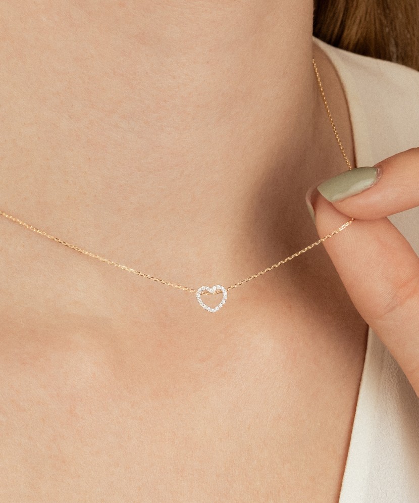 Yellow Gold chain with diamond pendant  "heart"