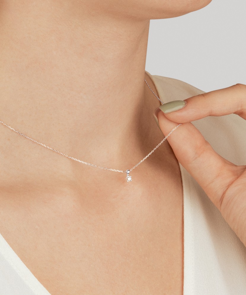 White Gold chain with diamond pendant